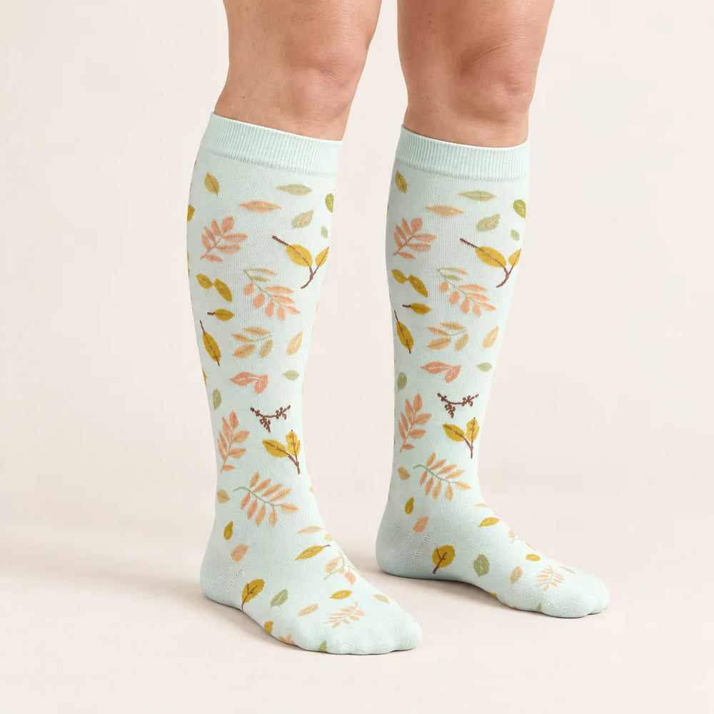 Lovelle Lift compression socks in Mint Leaf – front view – knee-high with soft-knit cuff