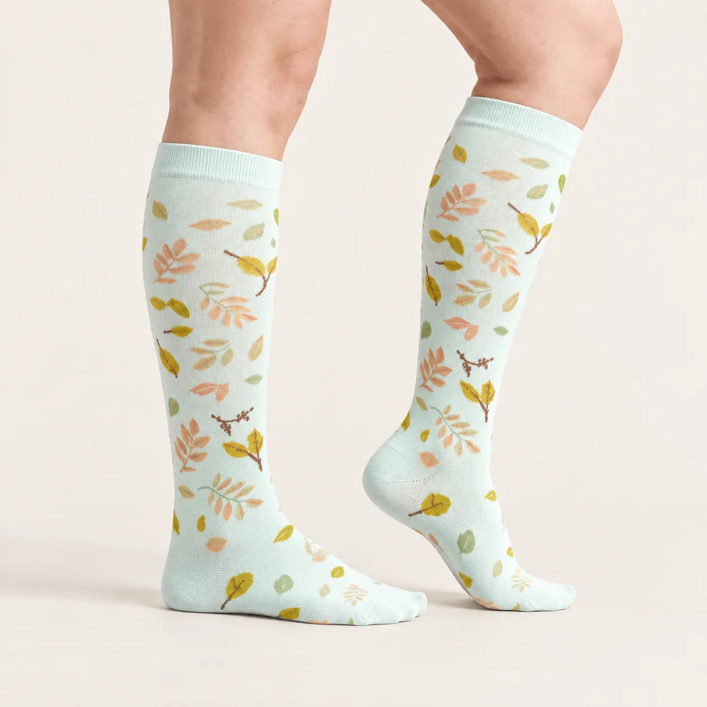 Lovelle Lift compression socks in Mint Leaf – side view – graduated compression from ankle to knee