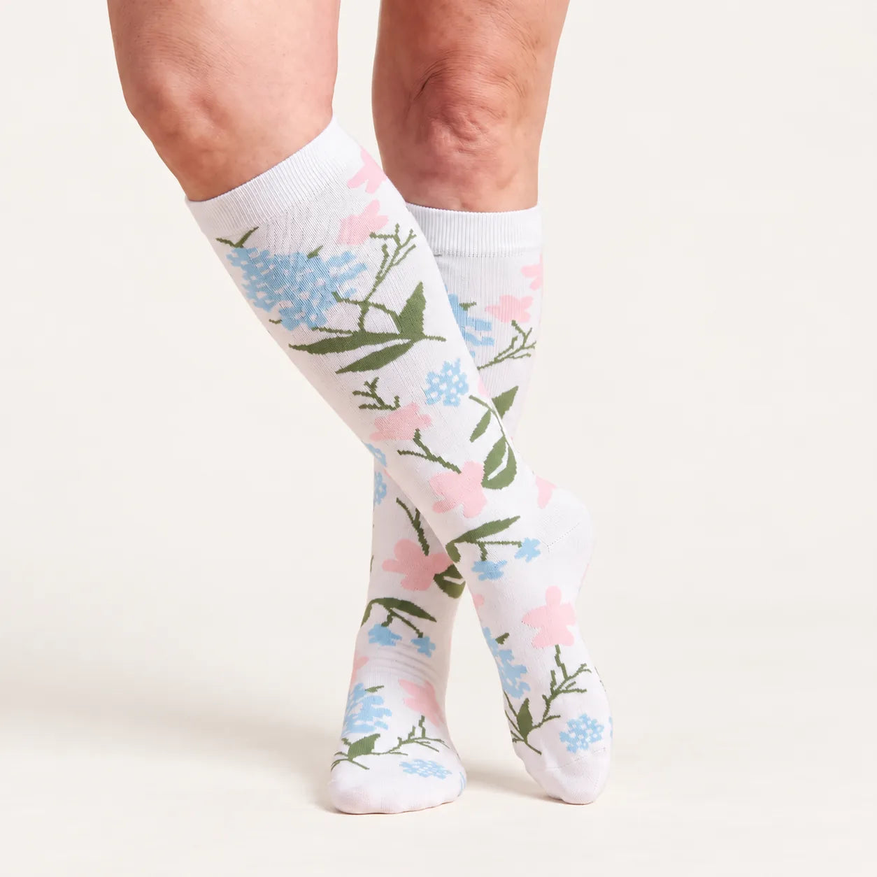 Lovelle Lift compression socks in the White Meadow design